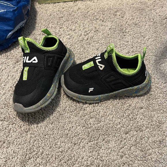 Fila Kids Black Sneakers with Green Highlights - Picture 1 of 1